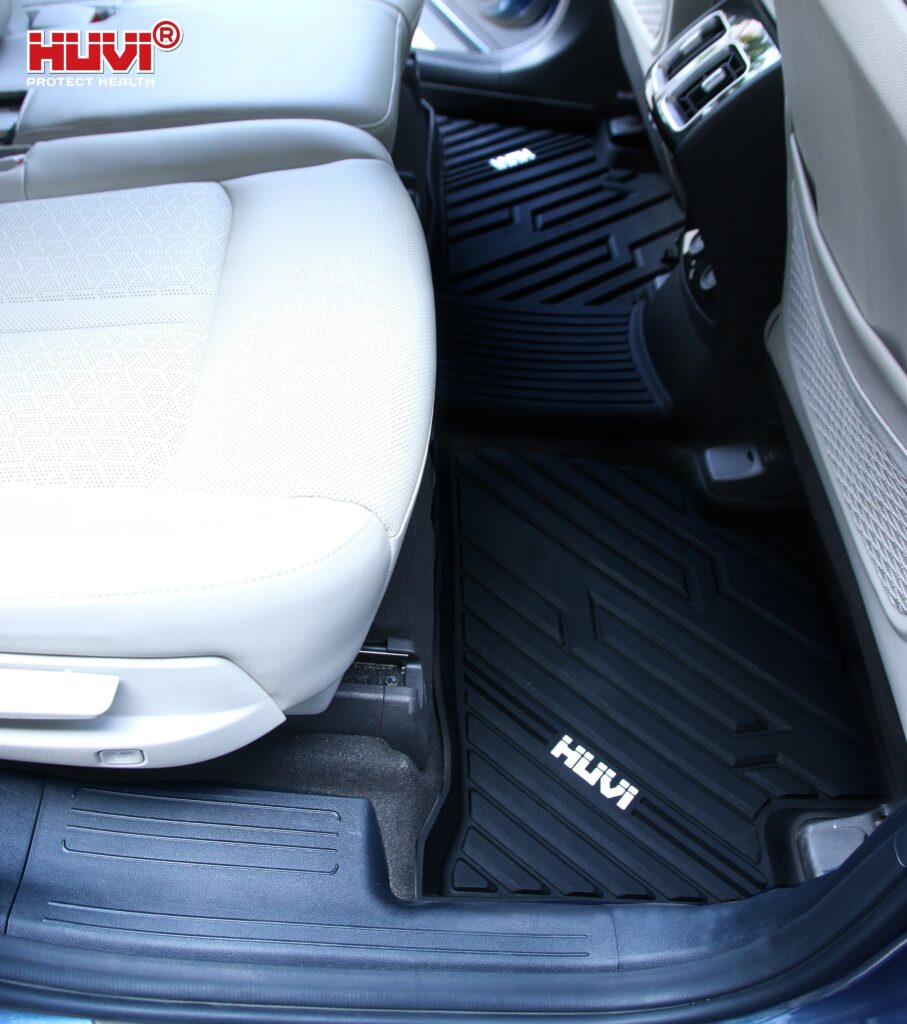 Thảm lót sàn ô tô Huvi chống bụi bẩn, bảo vệ sàn xe.