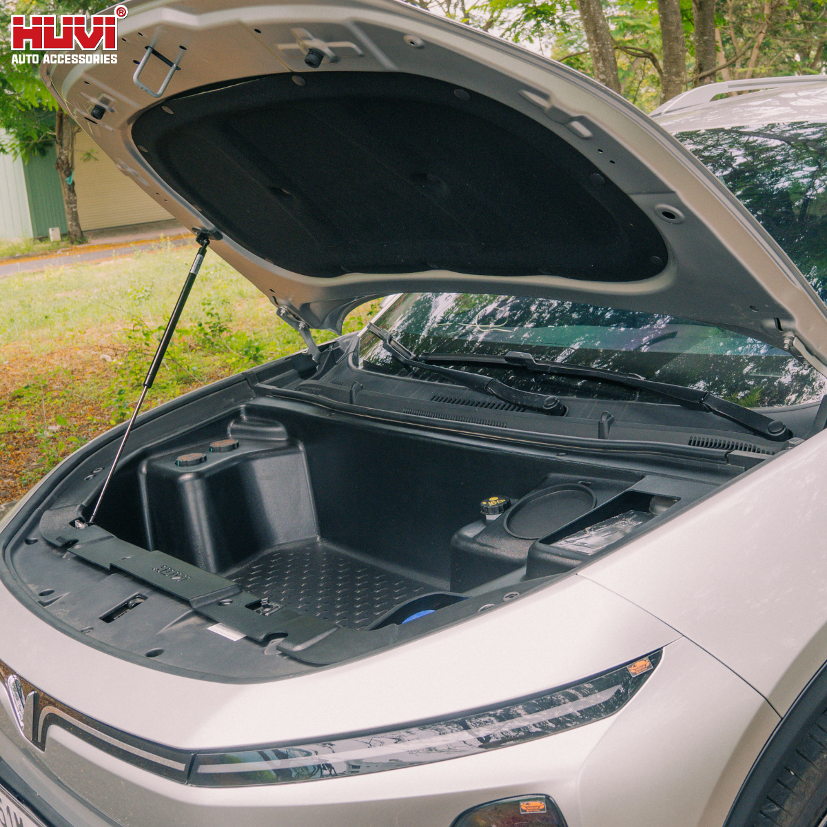 Ty thủy lực cốp trước Vinfast Limo Green của Huvi tiện lợi khi đóng mở cốp.